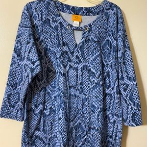 Ladies, blue animal, print, three-quarter sleeve top